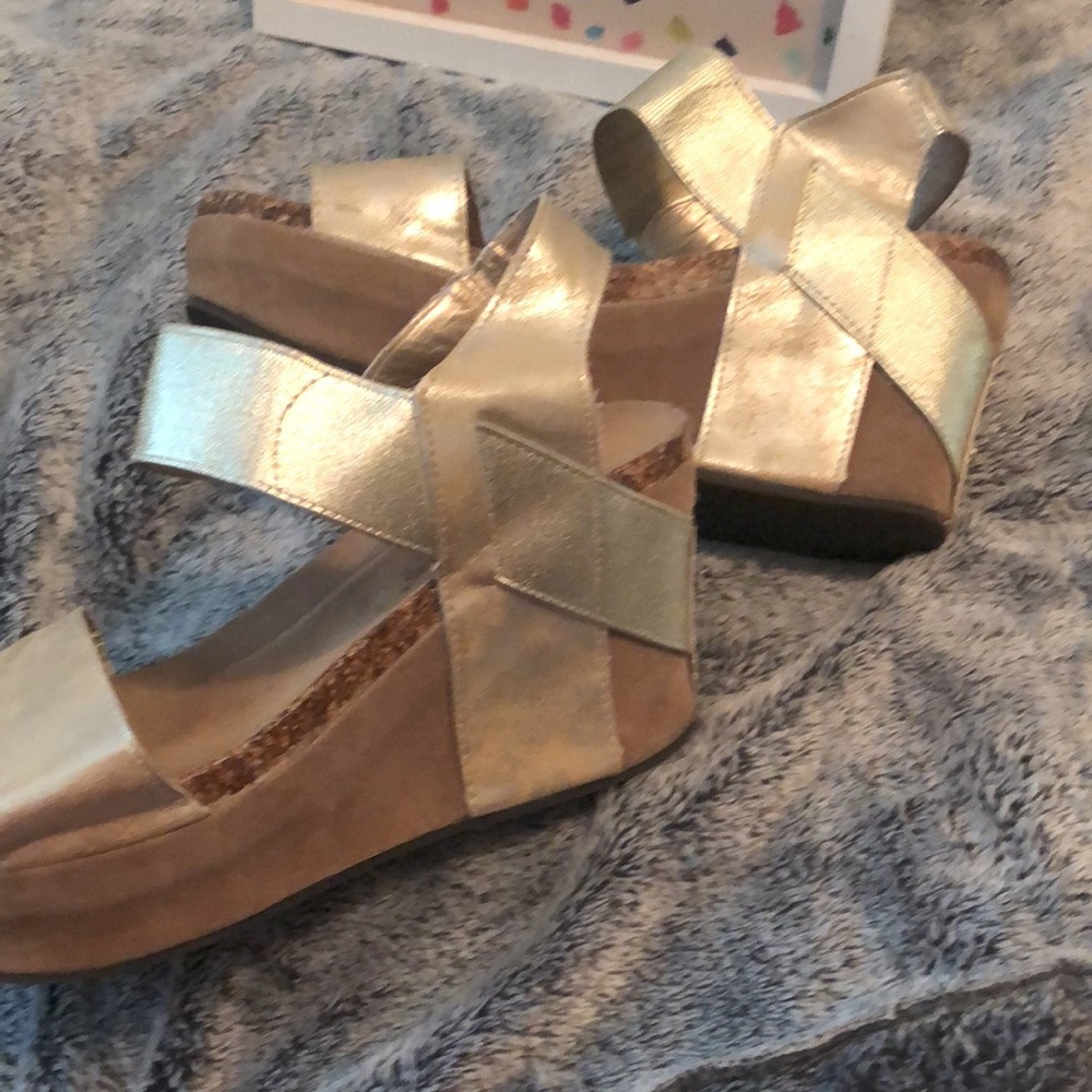 Pierre Dumas Gold Sandals size 10. ππ - Picture 5 of 5